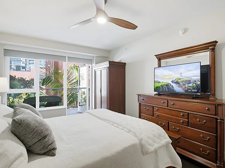 1431 Pac Hwy #415 — Photo 30