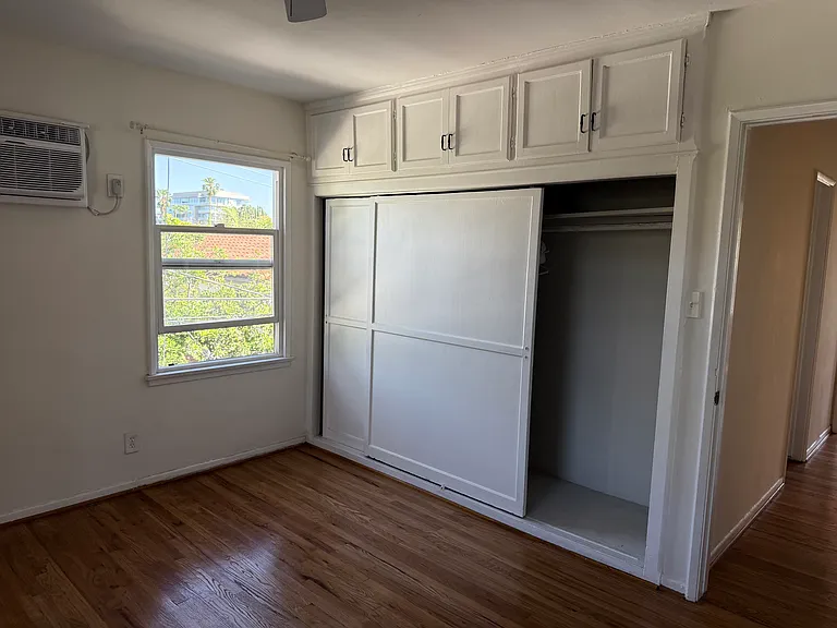 408 N Doheny Dr — Photo 29