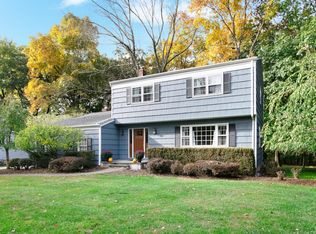 26 Florie Farm Rd, Mendham, NJ 07945