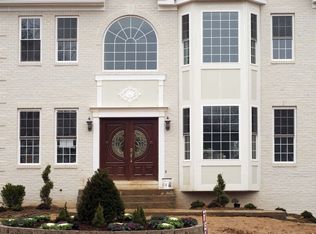 6936 Birch St, Falls Church, VA 22046