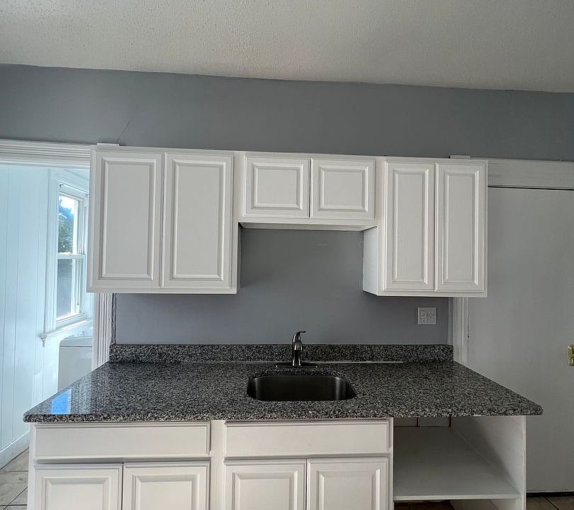 1st image of 260 Lloyd St Floor 2