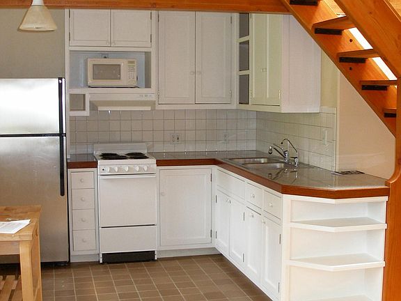Kitchen. microwave NIC