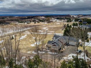 2567 N Evergreen Valley Rd, Suttons Bay, MI