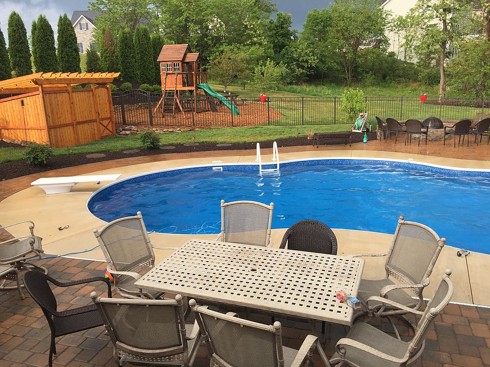 2nd image of 35 Pine Creek Dr