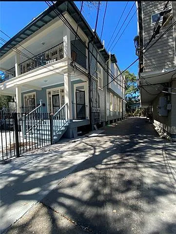 810 Broadway St — Photo 17