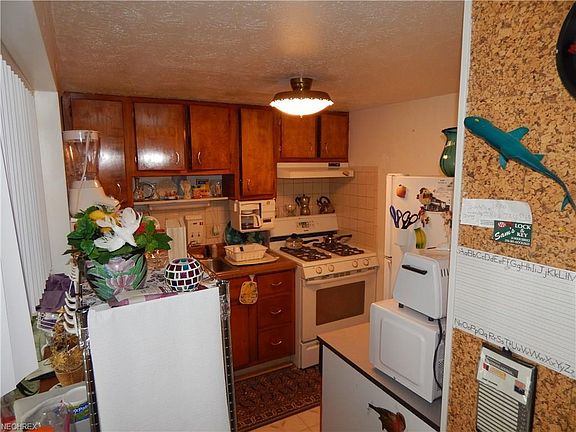 4th image of 1402 Golden Gate Blvd #G104
