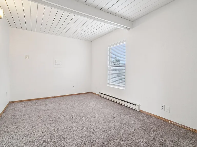 Brentwood Apartments — Photo 9