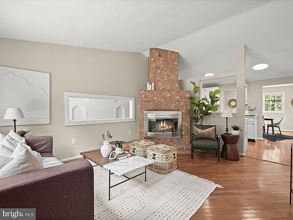 2nd image of 614 Avis Dr