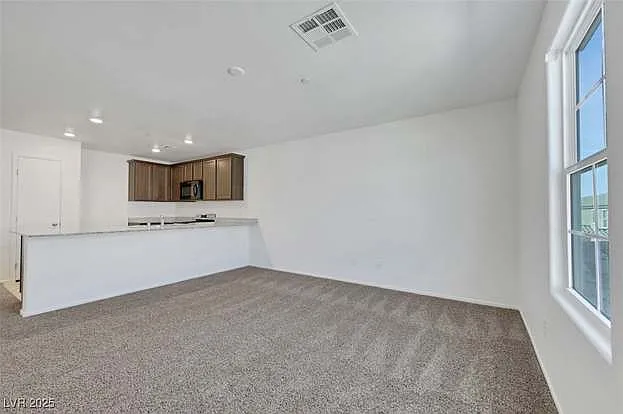 3 bed, 1241 sqft, $1,767 — Photo 4