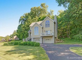 1 Valley Rd, Galena, IL 61036