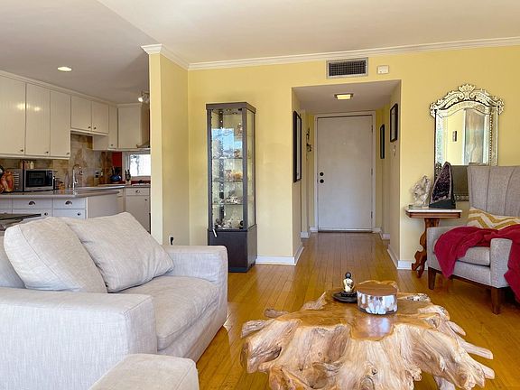 4th image of 8211 Katy Fwy APT 17