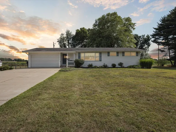 2548 Coquillard Dr, Niles, MI 49120