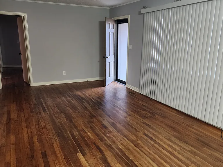 205 Lawrence Dr — Photo 7