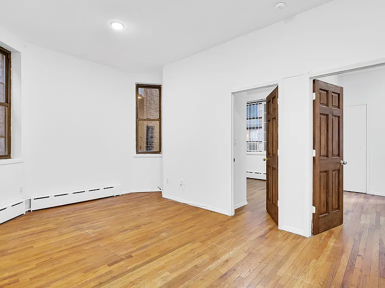 858 9th Ave #4R — Photo 3