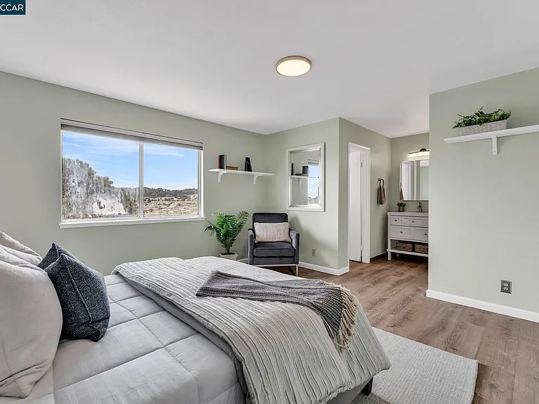 392 Bayview Cir — Photo 45