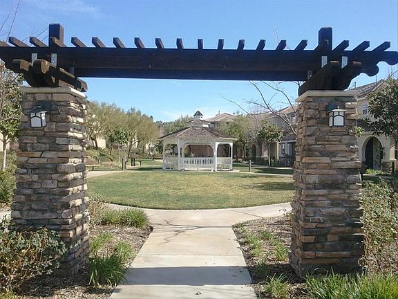 3rd image of 27370 Dearborn Dr