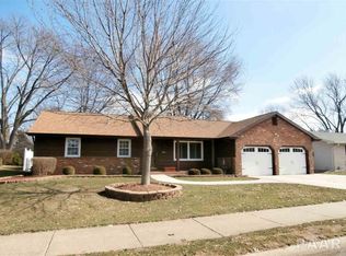 2102 Sierra Dr, Pekin, IL