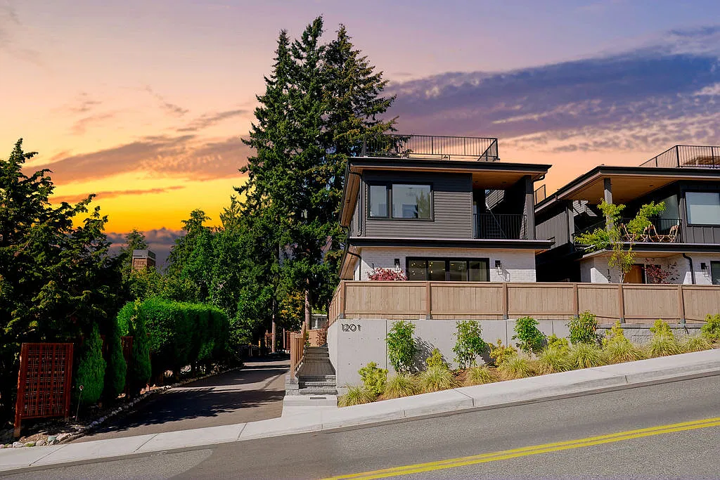 15th Ave, Kirkland — Photo 2