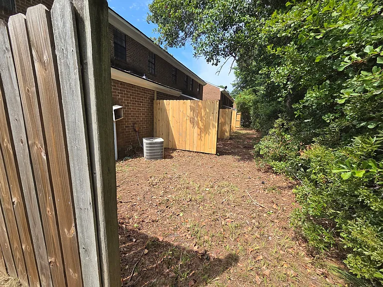 100 Timber Ln #A-B — Photo 3