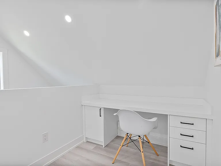 587 Oakwood Ave — Photo 127