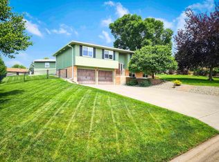 416 Ridgeway Dr, Norfolk, NE 68701