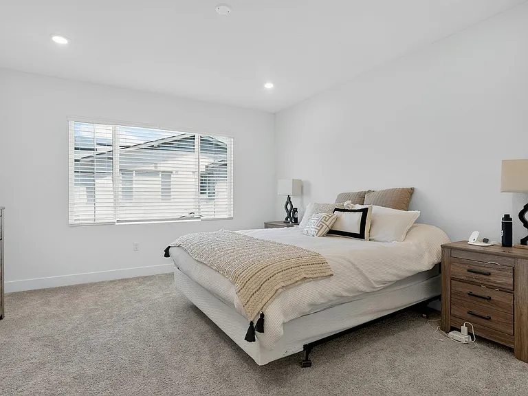 486 N Cloverdale Pl — Photo 13