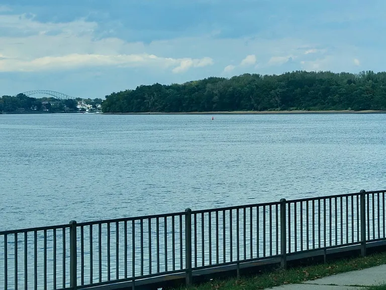 Burlington City Water front Promenade : with room to exercise, enjoy the water front at the historical Delaware River