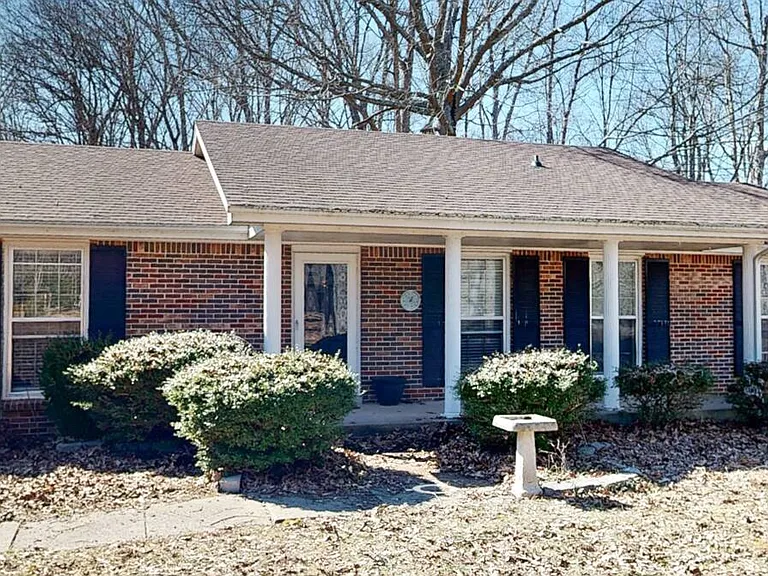 1820 Whispering Hills Trl — Photo 1