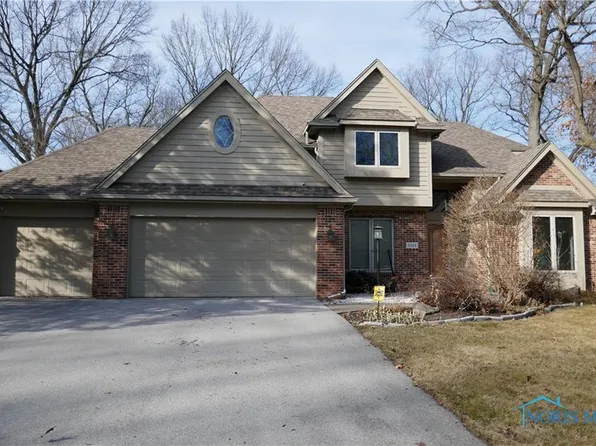 8324 Country Brook Dr, Holland, OH 43528