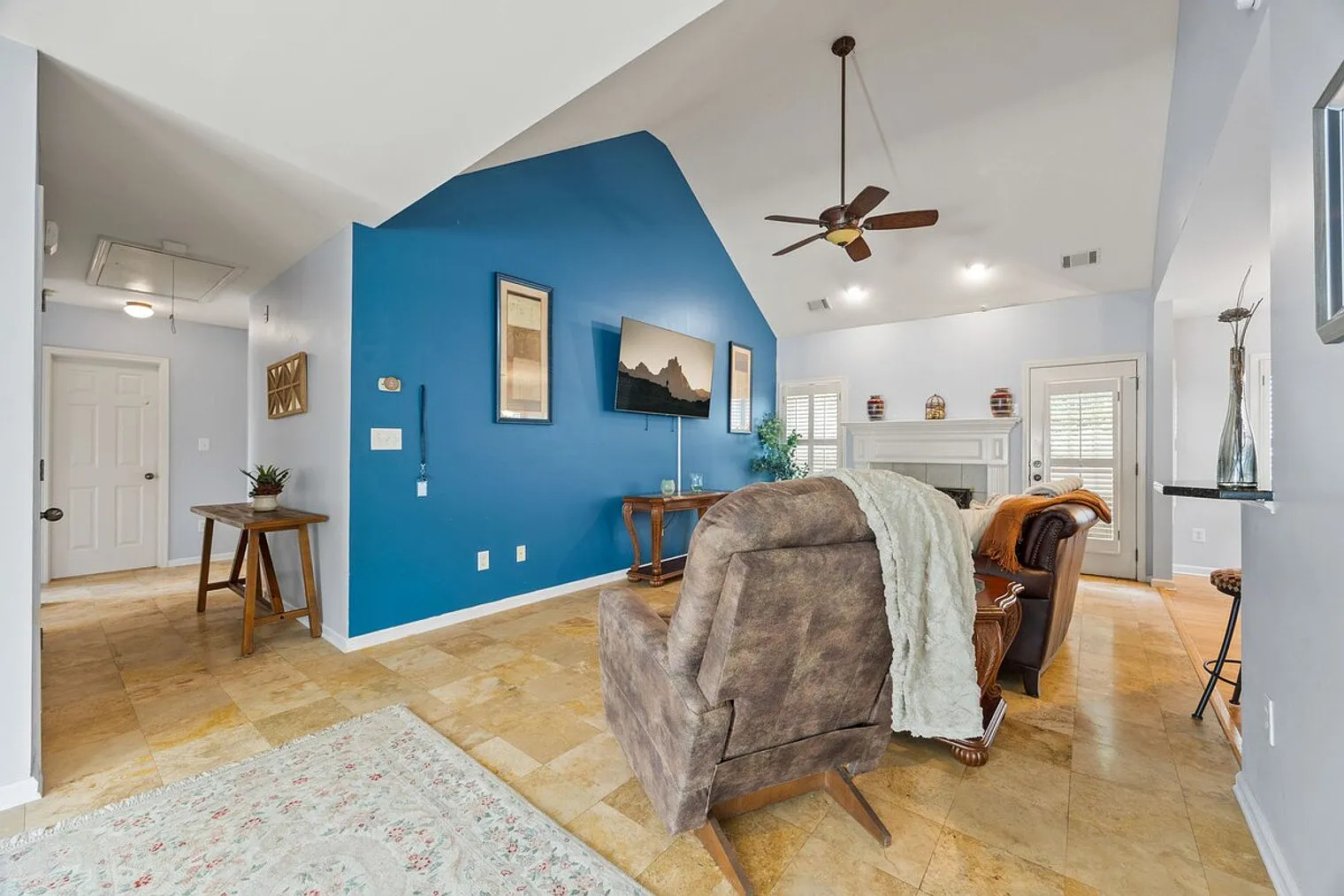 3 bed, 2.0 bath, $5,828 — Photo 4