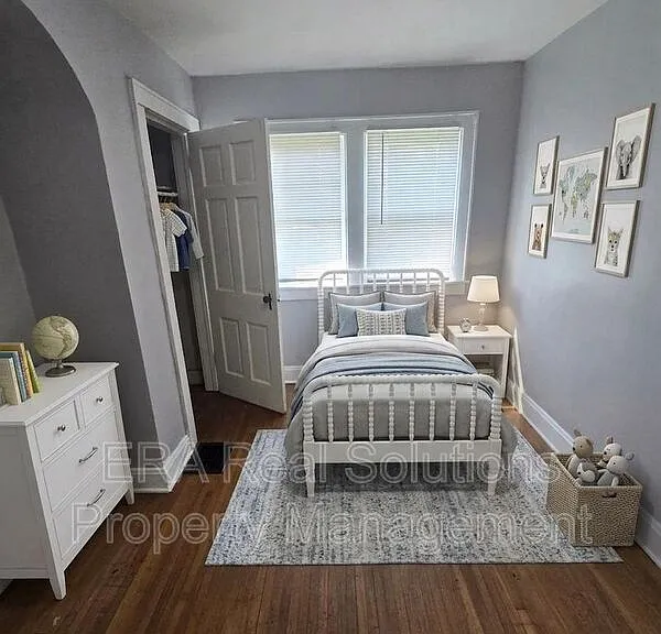 1577 E Cordell Ave — Photo 4
