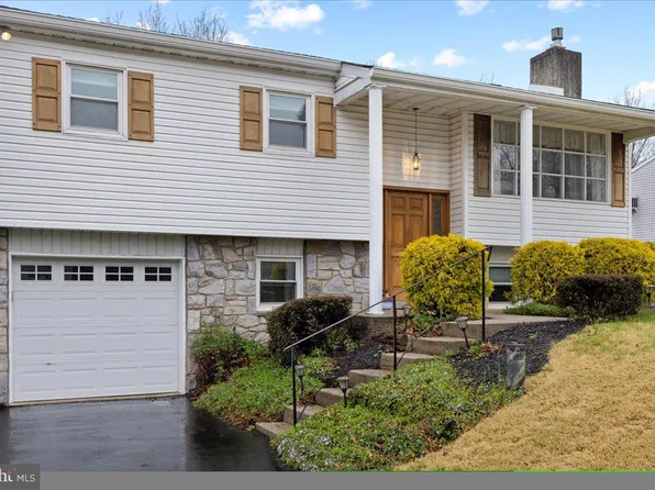 911 Rivendell Ln, Pottstown, PA 19464