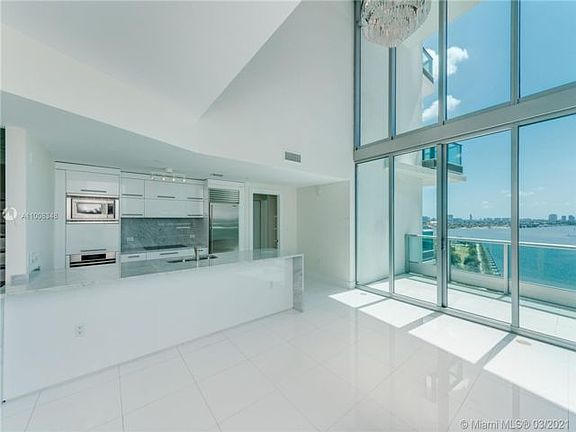 3rd image of 900 Biscayne Blvd APT 1401