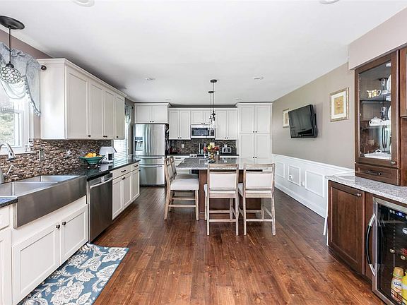 2nd image of 116 Carrie Way Dr