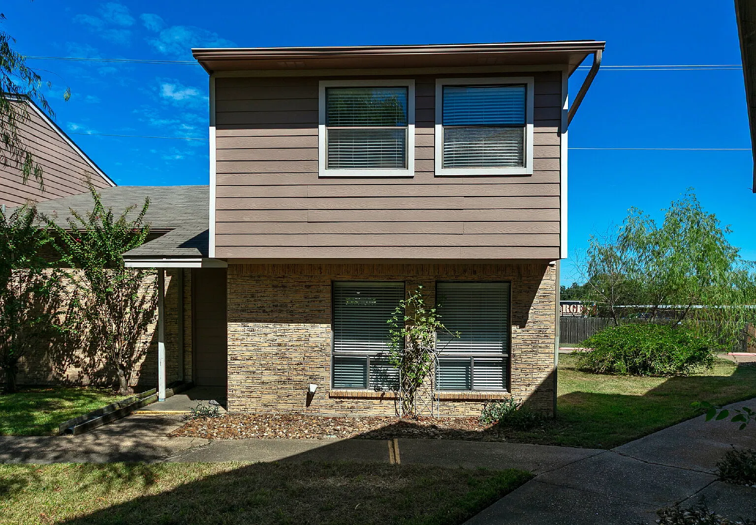 3 bed, 2.0 bath, 1444 sqft, $1,600 — Photo 2