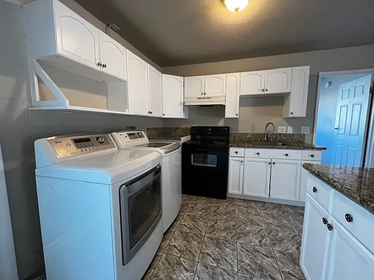 2909 Elm Ave — Photo 6