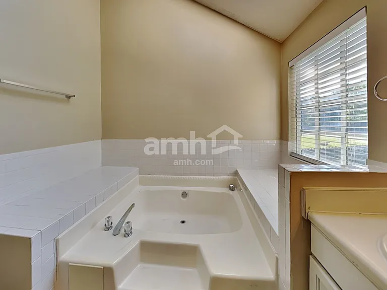 131 The Esplanade Way SW — Photo 11