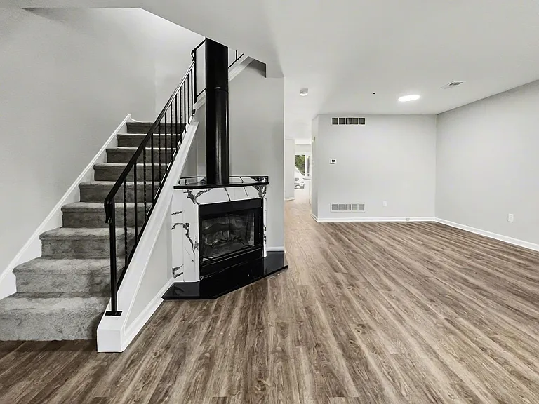 514-536 Crooked Ln — Photo 19
