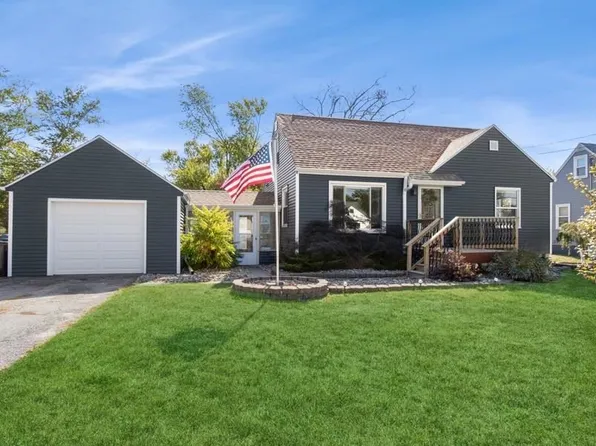 1117 35th St NE, Cedar Rapids, IA 52402