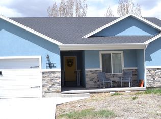 310 Cottonwood Pl, Mountain View, WY 82939