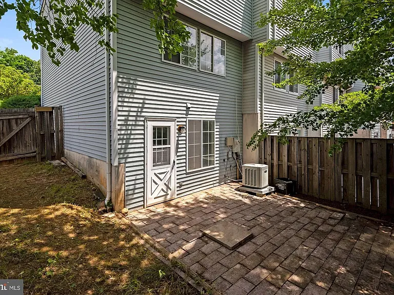 2853 Middleboro Dr — Photo 16