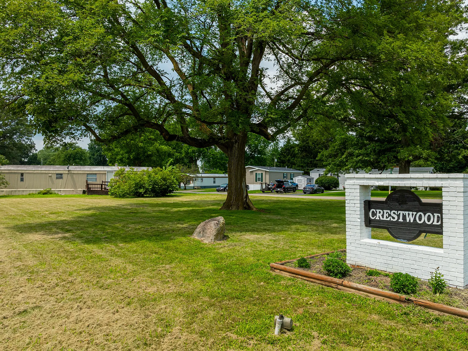 Crestwood — Photo 1