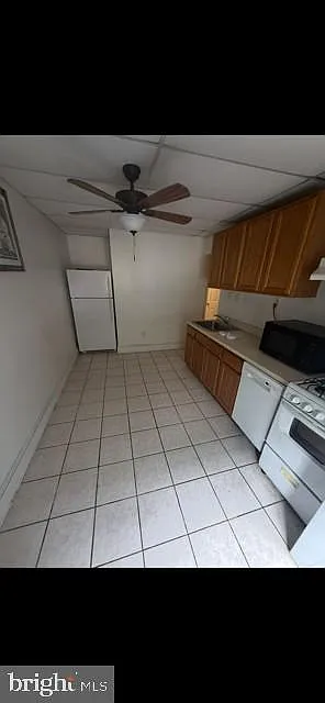 1 bed, 900 sqft, $1,300 — Photo 3