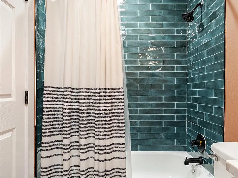 904 Acorn Oaks Dr — Photo 15