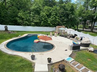 1074 Eagle Rd, Huntingdon Valley, PA 19006