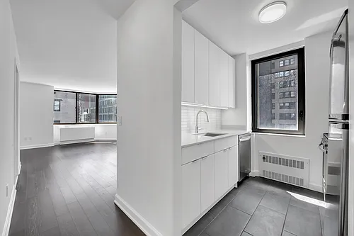 77 W 24th St Photo 1