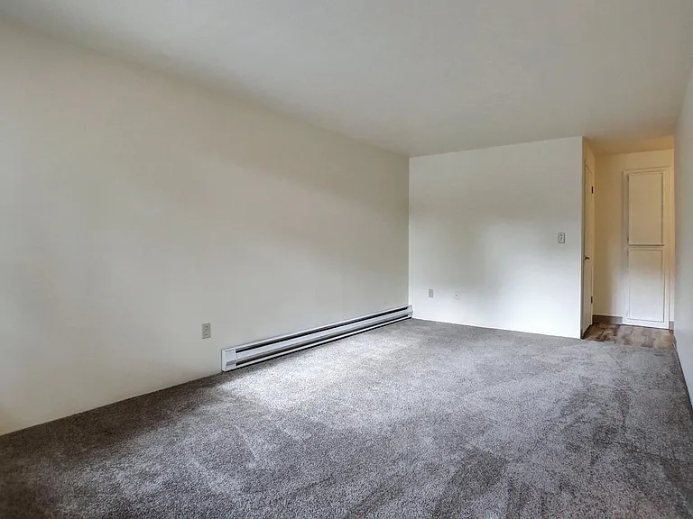 Highland Hills Apartments — Photo 16