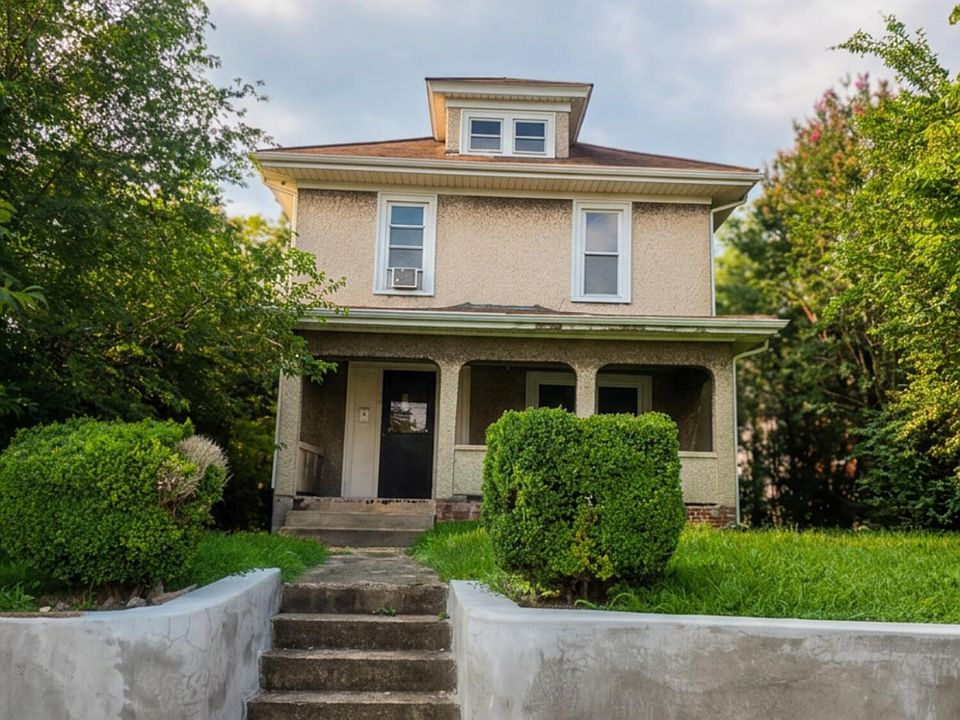 1st image of 528 Chestnut Ave NW