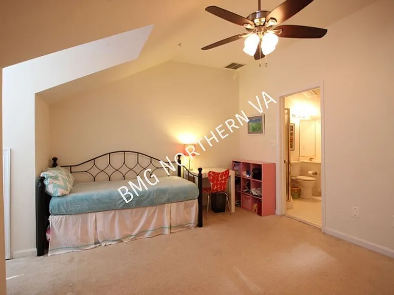 2304 N Greenbrier Ct #206 — Photo 19