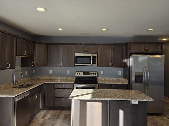 4th image of 10601 N 139th St